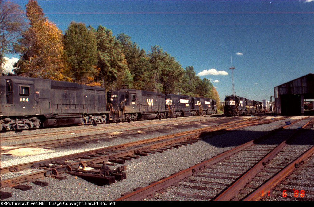 Busy time in Glenwood Yard